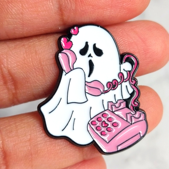 Cute ghost with phone Brooch pin for Halloween - Picture 3 of 3